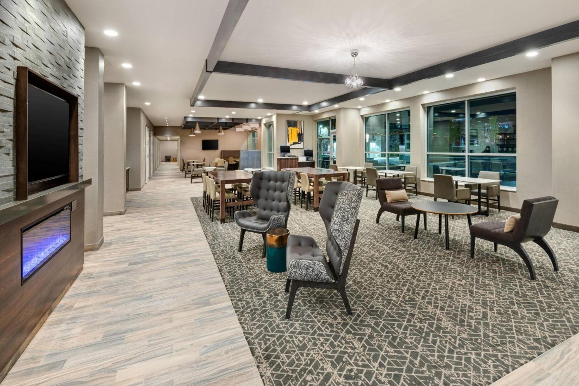 Hotel By Marriott Keystone Indianapolis